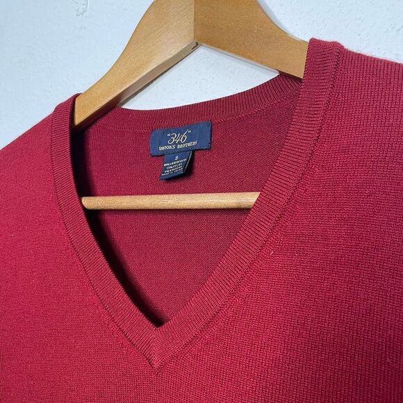 Brooks Brothers Men’s Red V Neck Merino Wool Pullover Sweater Size S - Picture 3 of 5